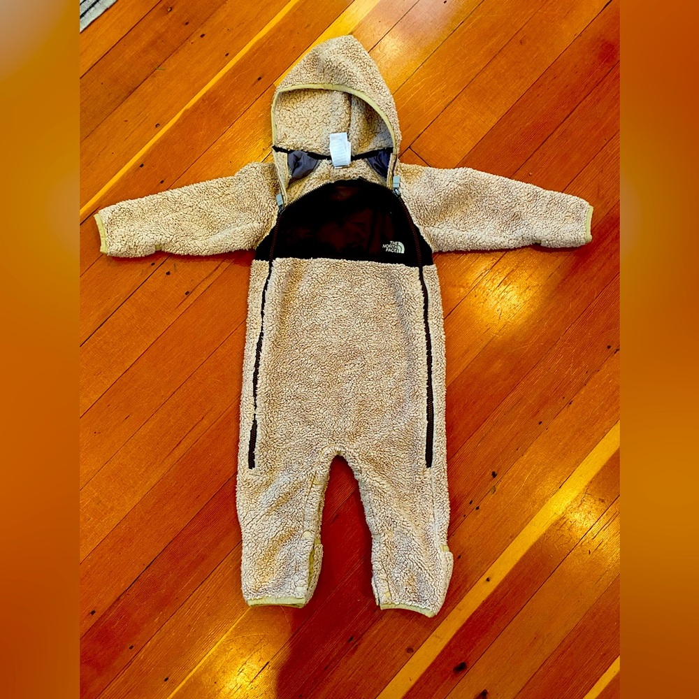 THE NORTH FACE one-piece winter cozy gear.